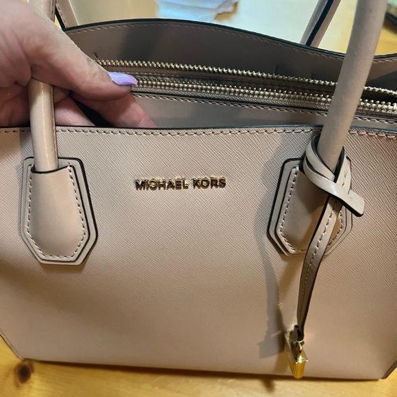 Michael Kors purse - Picture 1 of 4